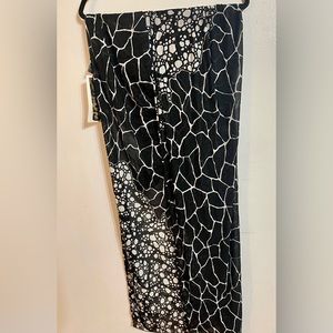 NWT Carol Wior Women Sarong Scarf Shawl Swim Black and White Size: OS